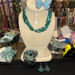 Lot Of 3 Pieces Of Turquoise Colored Jewelry
